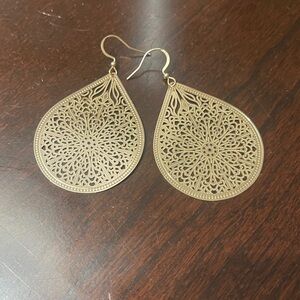 Elegant Gold Filigree Teardrop Earrings